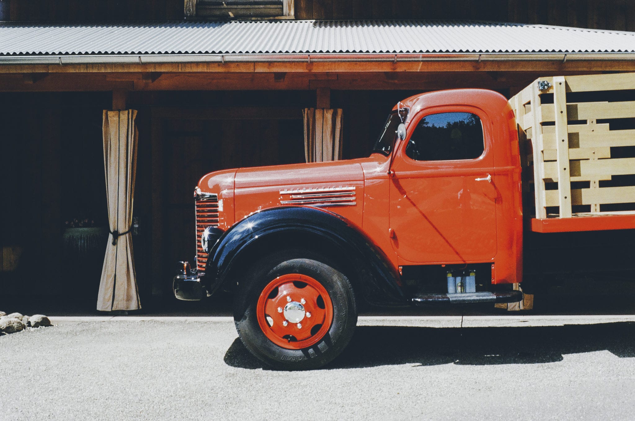 Labeled for reuse: https://static.pexels.com/photos/2832/vehicle-vintage-old-truck.jpg