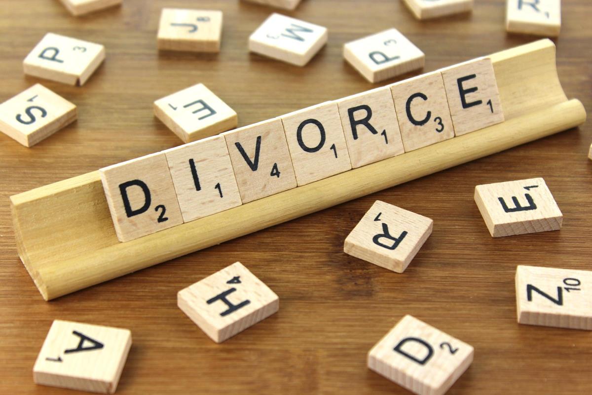 Courtesy of The Blue Diamond Gallery, labeled for reuse: http://www.thebluediamondgallery.com/scrabble/images/divorce.jpg