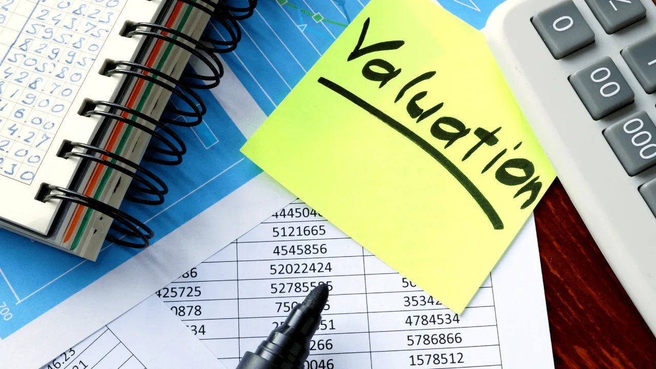 Charts, numbers, and valuation on a post it note