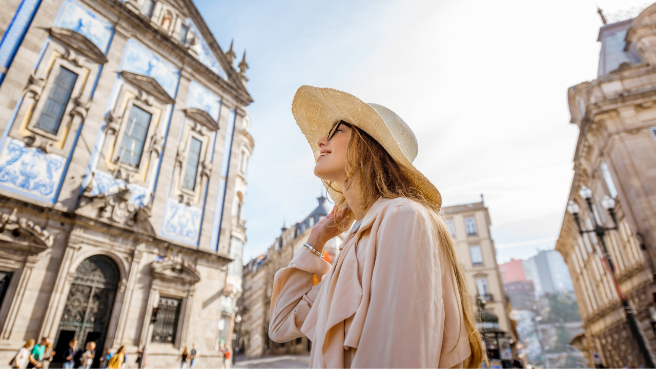 Travelling woman looking around a new city