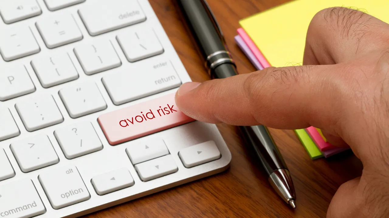 avoid risk button on a keyboard