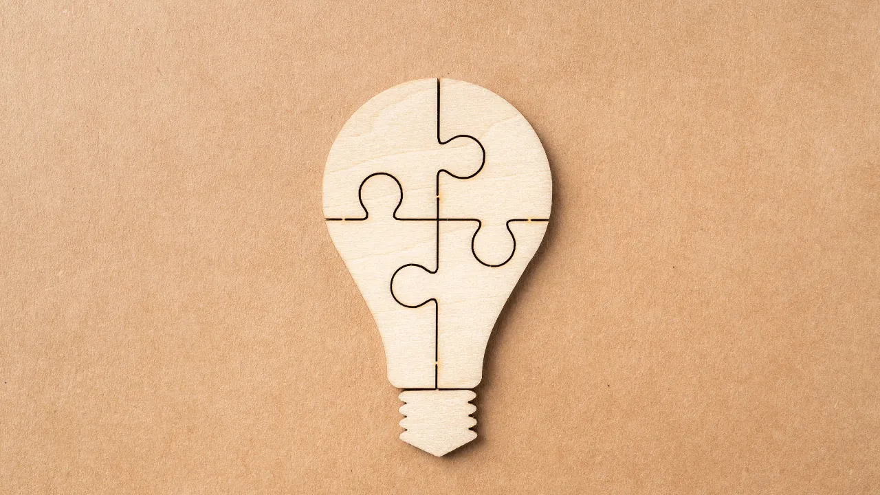 Insight conveyed as a puzzle light bulb