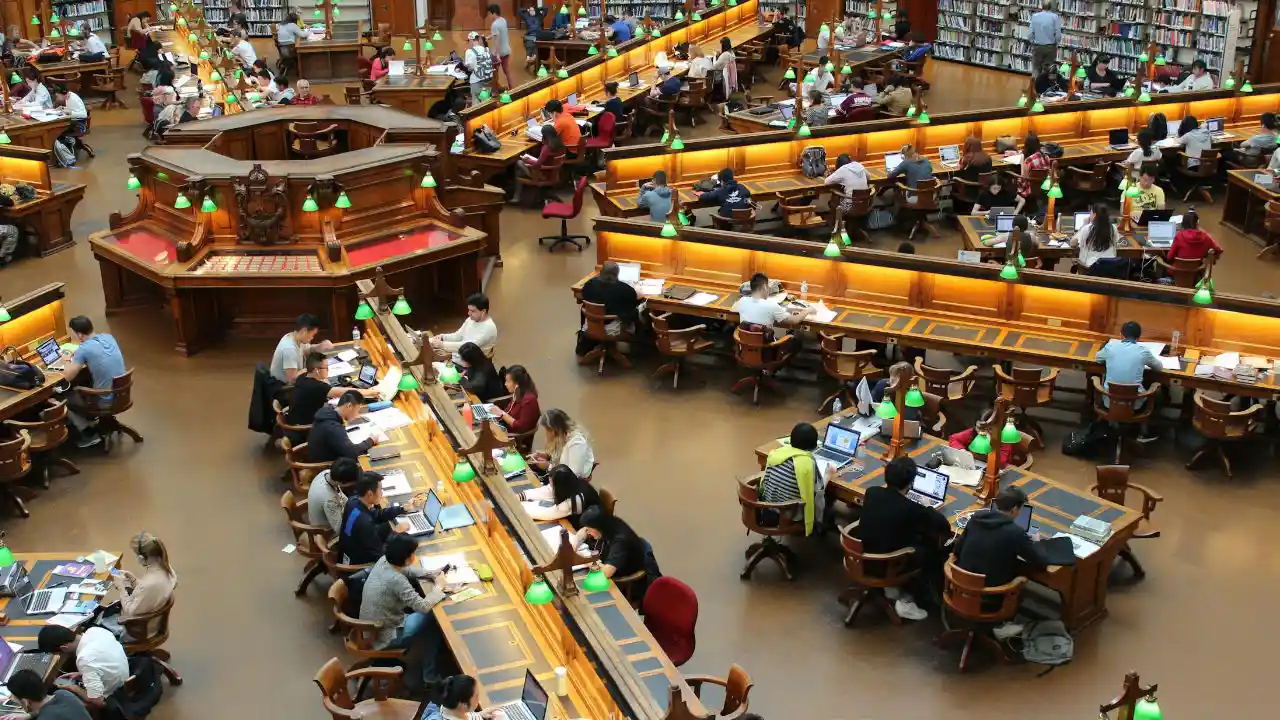 A library full of students, some possibly on an F-1 Visa.