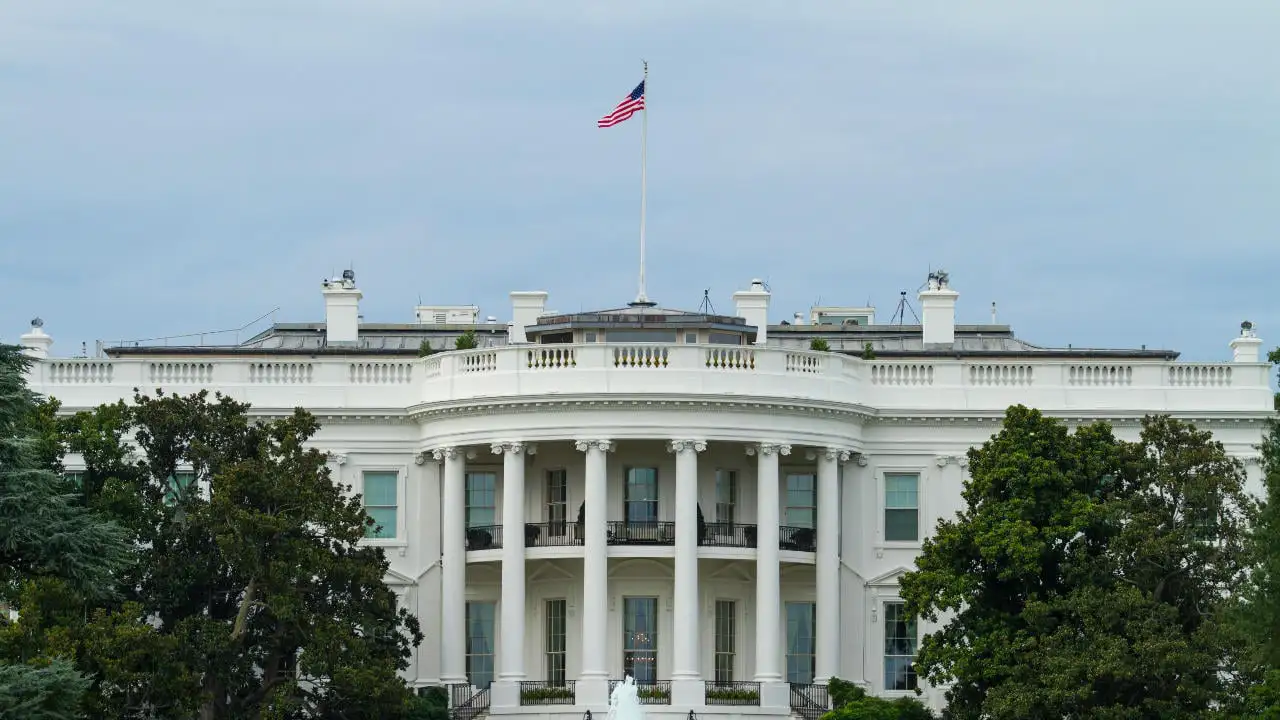 The White House in Washington D.C., representing the executive order to freeze immigrant visa processing in 75 countries
